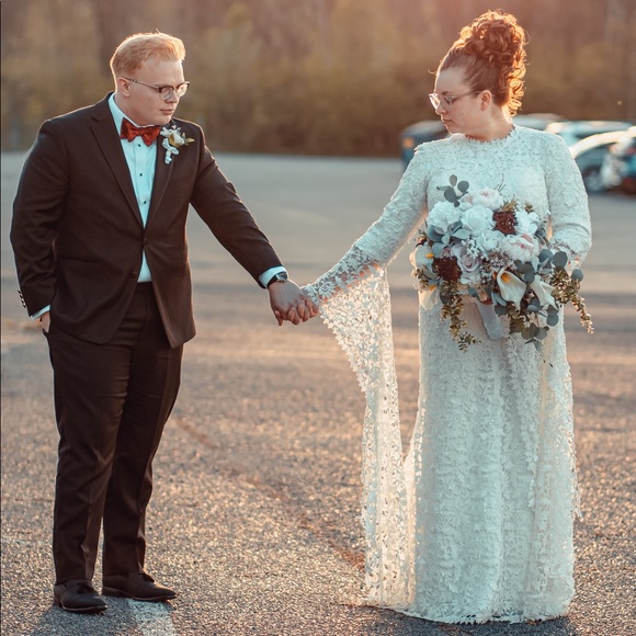 Meet your Posher, Olivia - Picture 2 of 6